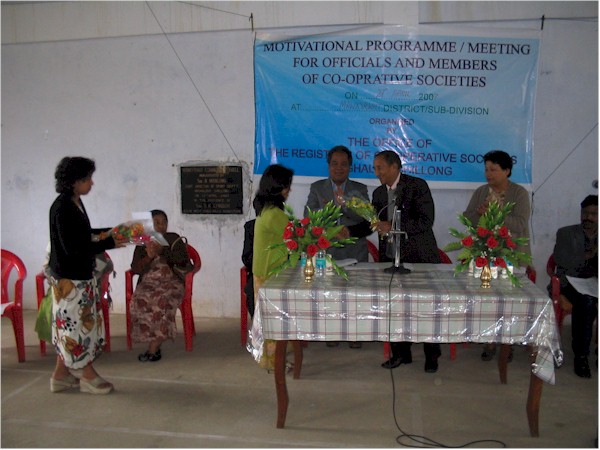 Presentation of bouquets to the Guests during the programme